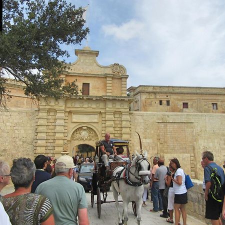 Palazzo 16Th Century Mdina, Opposite St Paul'S Cathedral By 360 Estates Apartment Exterior foto