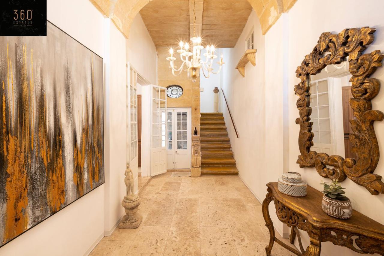 Palazzo 16Th Century Mdina, Opposite St Paul'S Cathedral By 360 Estates Apartment Exterior foto