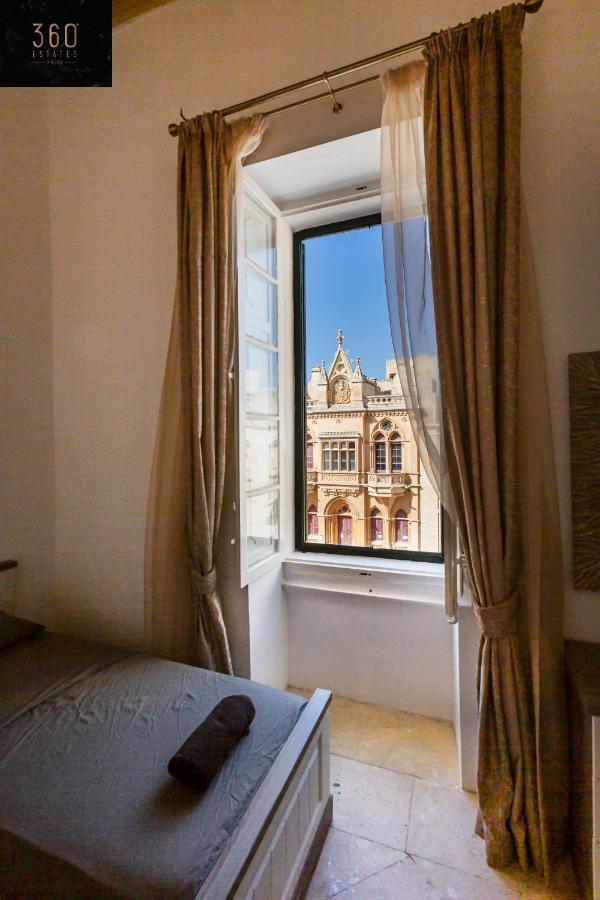 Palazzo 16Th Century Mdina, Opposite St Paul'S Cathedral By 360 Estates Apartment Exterior foto