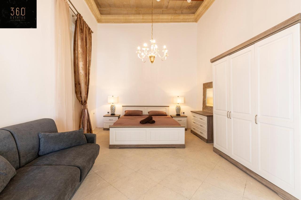 Palazzo 16Th Century Mdina, Opposite St Paul'S Cathedral By 360 Estates Apartment Exterior foto