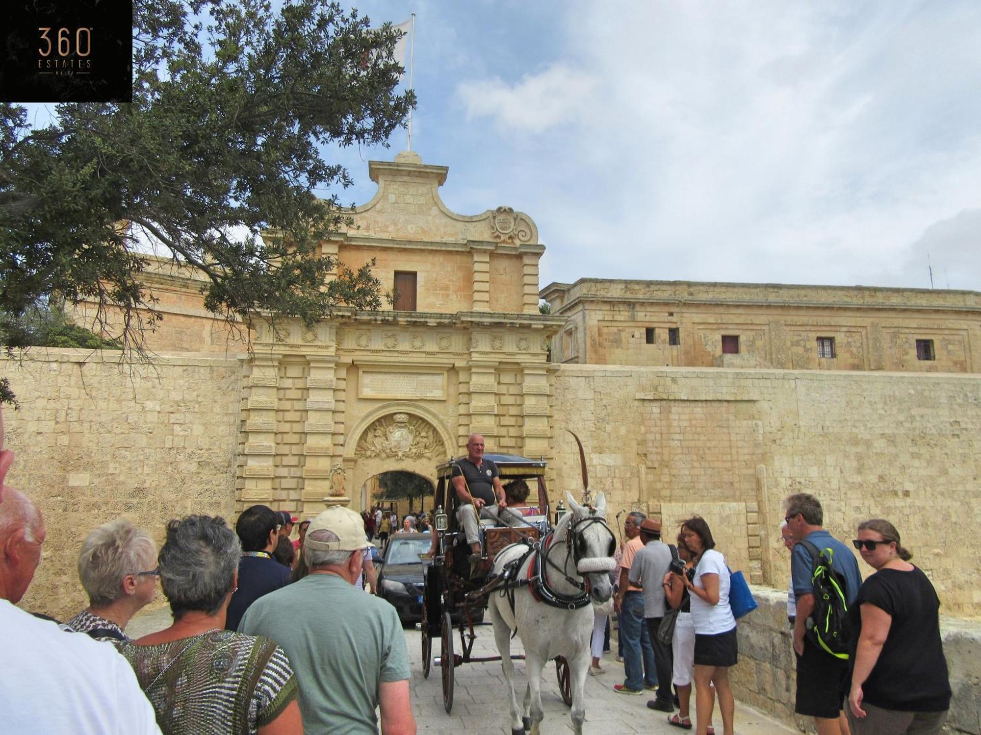 Palazzo 16Th Century Mdina, Opposite St Paul'S Cathedral By 360 Estates Apartment Exterior foto