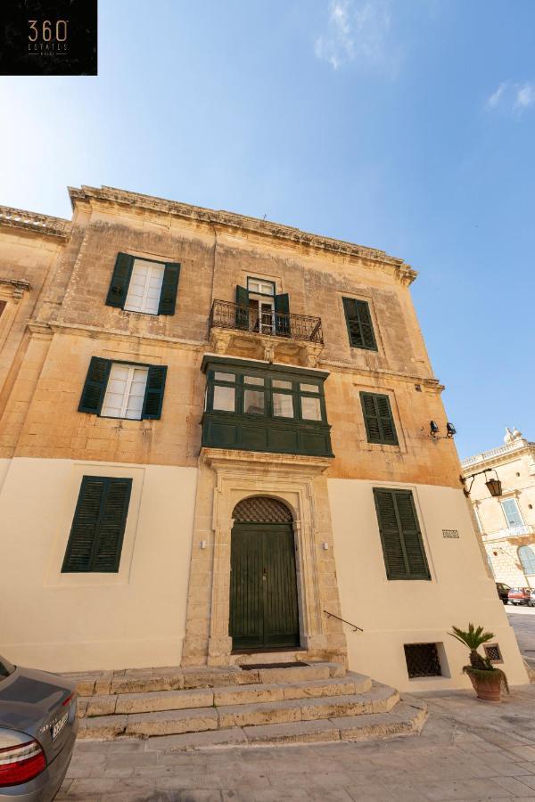 Palazzo 16Th Century Mdina, Opposite St Paul'S Cathedral By 360 Estates Apartment Exterior foto