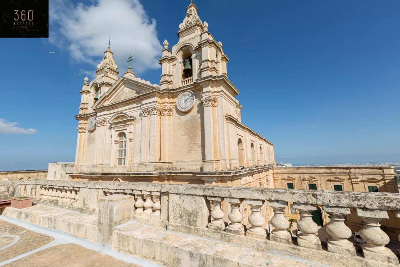 Palazzo 16Th Century Mdina, Opposite St Paul'S Cathedral By 360 Estates Apartment Exterior foto