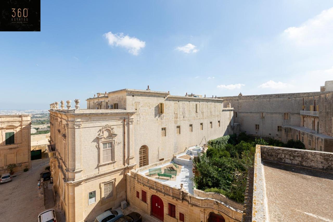 Palazzo 16Th Century Mdina, Opposite St Paul'S Cathedral By 360 Estates Apartment Exterior foto